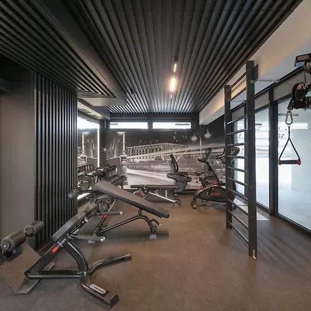 Mieszczanska With Spa & Gym By Renters 아파트