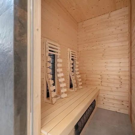 Mieszczanska With Spa & Gym By Renters 아파트